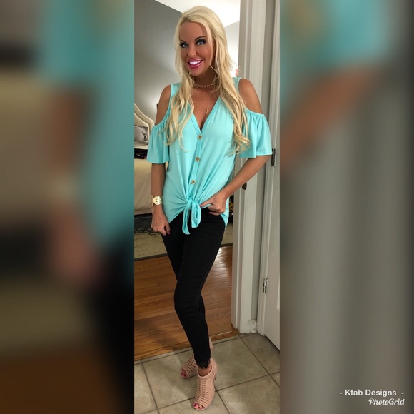 🥰LAST 1! Cold Shoulder Mint Button Down Top! - Picture 3 of 6